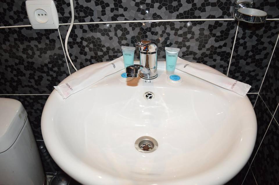 Hotel Tedi Kvareli Bagian luar foto